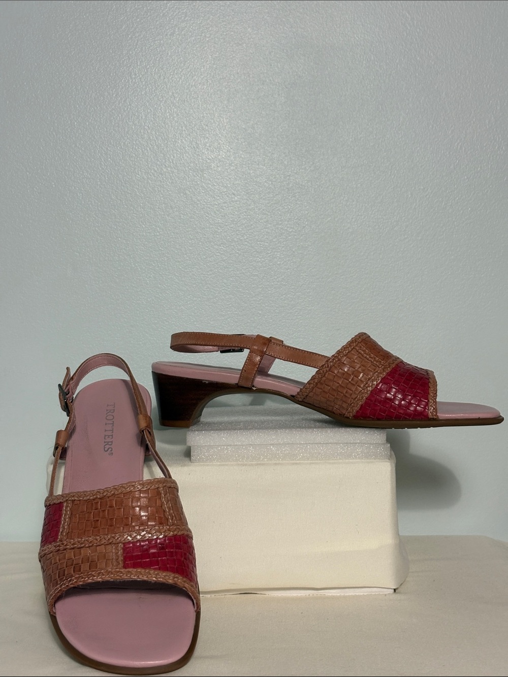 Trotters Leather Multi-textured Woven Upper With Square Open Toe Sandals Size-9